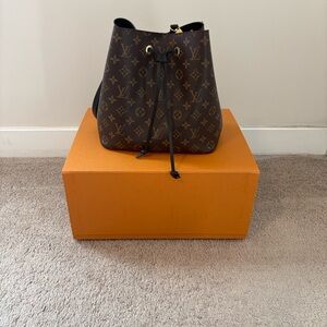 Louis Vuitton Neonoe bucket bag